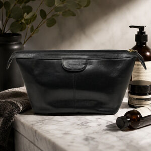Hidesign Black Leather Dopp Kit Travel Toiletry Bag Minimalist Organizer Case